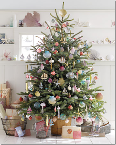 Home Design 2011: How to Decorate a Christmas Tree with a Designer Touch